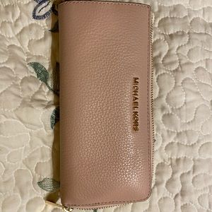 Michael kors pink wallet